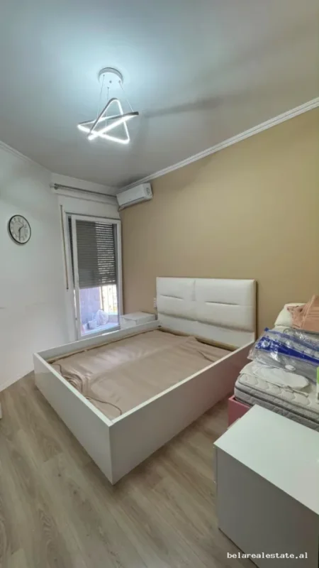 Tirane, jepet me qera apartament 1+1+Ballkon Kati 6, 62 m² 640 € (Brryli)
