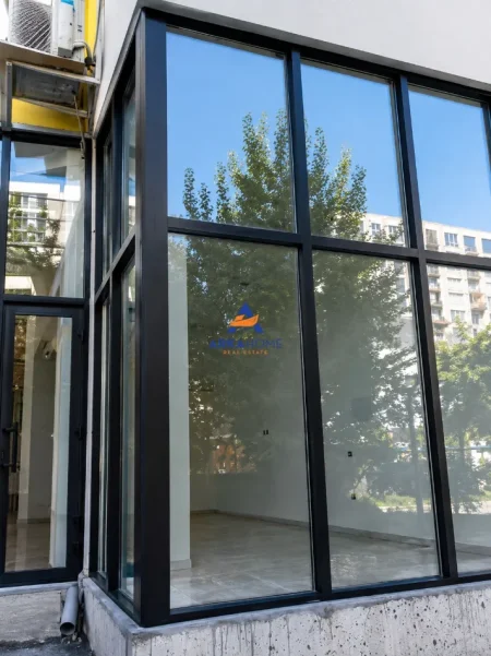 Tirane, shitet ambjent biznesi Kati 0, 71 m² 167.567 € (ISH FUSHA AVIACIONIT)