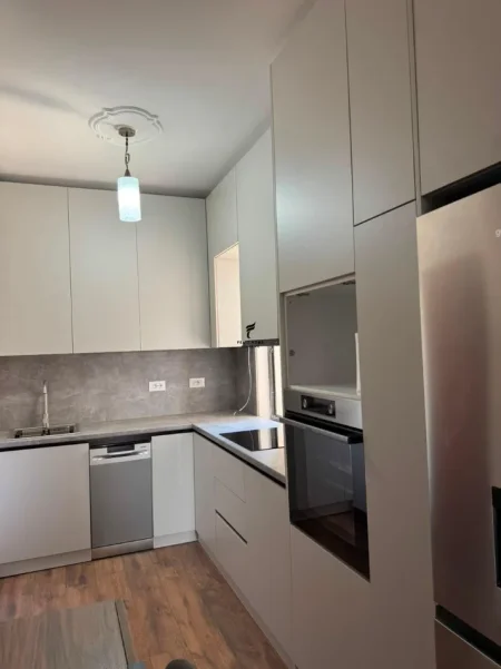 Tirane, jepet me qera apartament 1+1 Kati 4, 66 m² 550 € (SELITE)