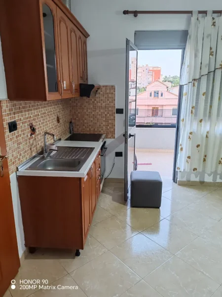Tirane, jepet me qera apartament 1+1 Kati 3, 65 m² 450 € (Concord Center tek 5 Maji)