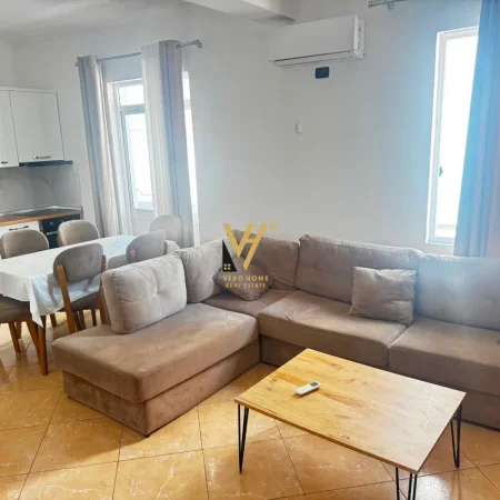 Tirane, jepet me qera apartament 1+1+Ballkon Kati 4, 85 m² 520 € (5 MAJI)