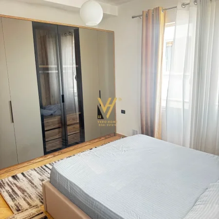 Tirane, jepet me qera apartament 1+1+Ballkon Kati 4, 85 m² 520 € (5 MAJI)