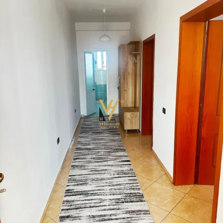 Tirane, jepet me qera apartament 1+1+Ballkon Kati 4, 85 m² 520 € (5 MAJI)