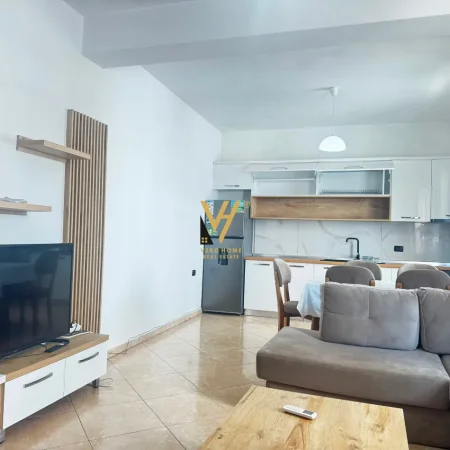 Tirane, jepet me qera apartament 1+1+Ballkon Kati 4, 85 m² 520 € (5 MAJI)