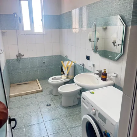 Tirane, jepet me qera apartament 1+1+Ballkon Kati 4, 85 m² 520 € (5 MAJI)