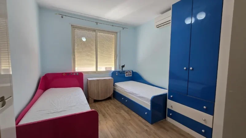 Tirane, jepet me qera apartament 2+1 Kati 2, 115 m² 750 € (TREGU ELEKTRIK)