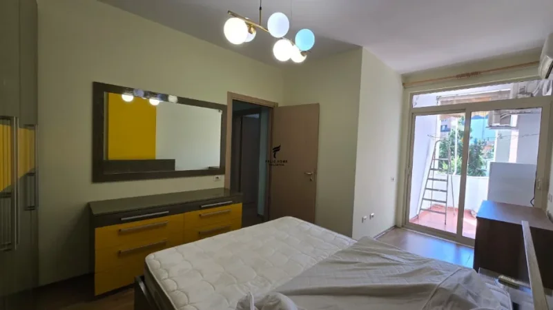 Tirane, jepet me qera apartament 2+1 Kati 2, 115 m² 750 € (TREGU ELEKTRIK)