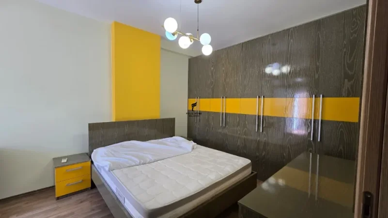 Tirane, jepet me qera apartament 2+1 Kati 2, 115 m² 750 € (TREGU ELEKTRIK)