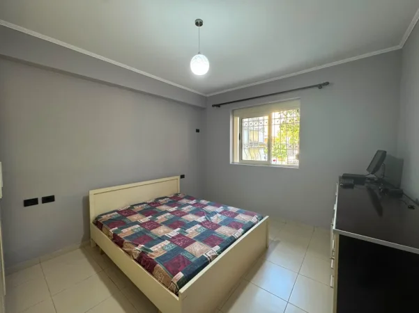 Tirane, jepet me qera apartament 2+1+Ballkon Kati 1, 100 m² 600 € (Rruga e Kavajes, afer Globe)