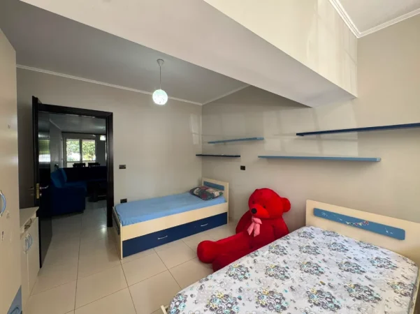 Tirane, jepet me qera apartament 2+1+Ballkon Kati 1, 100 m² 600 € (Rruga e Kavajes, afer Globe)