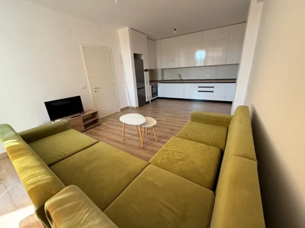 Tirane, jepet me qera apartament 1+1 Kati 5, 450 € (Sokrat miho)