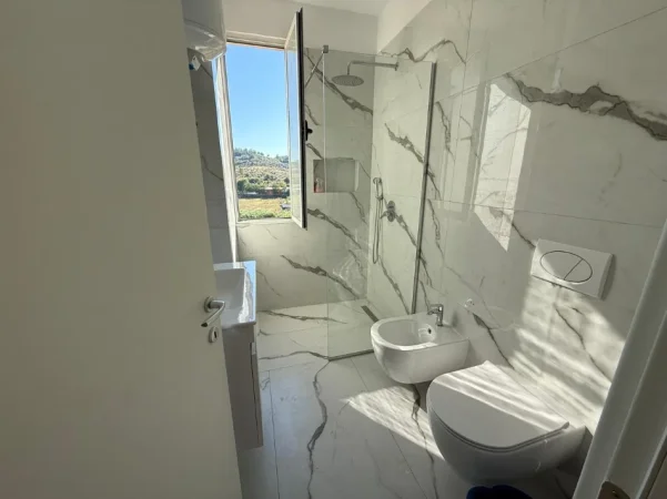 Tirane, jepet me qera apartament 1+1 Kati 5, 450 € (Sokrat miho)