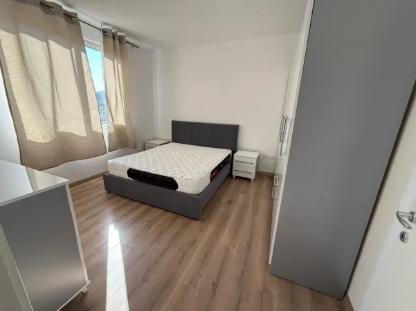 Tirane, jepet me qera apartament 1+1 Kati 5, 450 € (Sokrat miho)