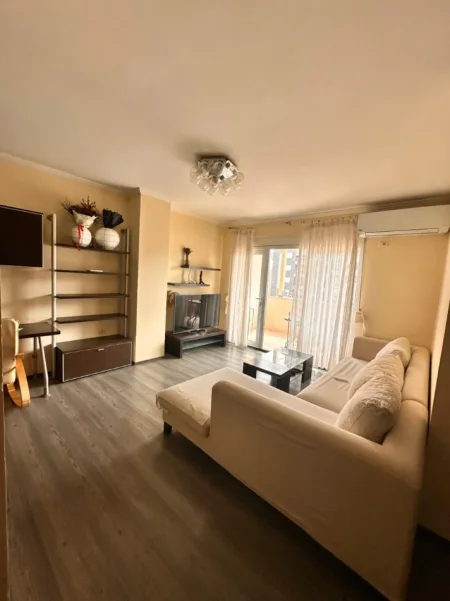 Tirane, shitet apartament 2+1+Aneks+Ballkon , 110 m² 290.000 € (ish blloku)
