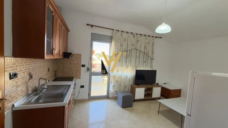 Tirane, jepet me qera apartament 1+1+Ballkon Kati 3, 85 m² 520 € (5 MAJI)