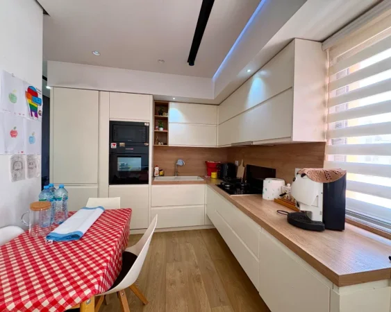 Tirane, shitet apartament 2+1 Kati 7, 97 m² 180.000 € (Bulevardi Migjeni, Nela 6)