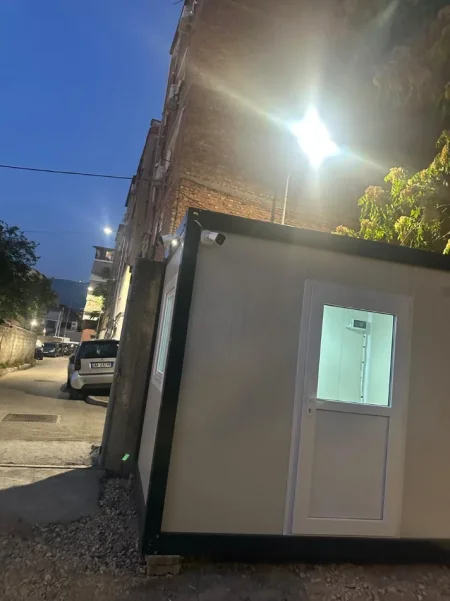 Tirane, jepet me qera truall , 900 m²