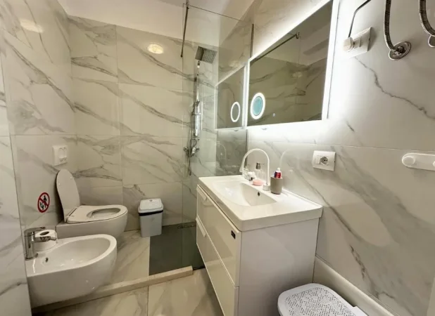 Tirane, jepet me qera apartament 2+1 Kati 3, 110 m² 900 € (Jordan Misja)