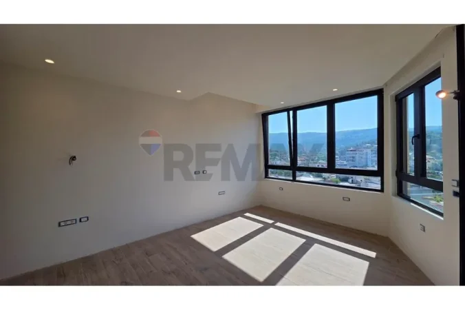 Vlore, shitet apartament+verande | Penthouse 3+1+Aneks Kati 8, 260 m² 300.000 € (Rruga Mustafa bello, Bishti i Kalldremit, Vlore)