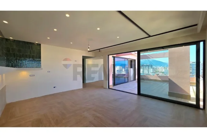 Vlore, shitet apartament+verande | Penthouse 3+1+Aneks Kati 8, 260 m² 300.000 € (Rruga Mustafa bello, Bishti i Kalldremit, Vlore)