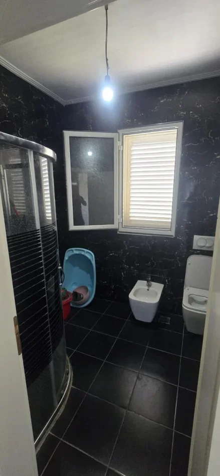Tirane, jepet me qera apartament 2+1 Kati 1, 190 m² 1500 € (Baldushk)