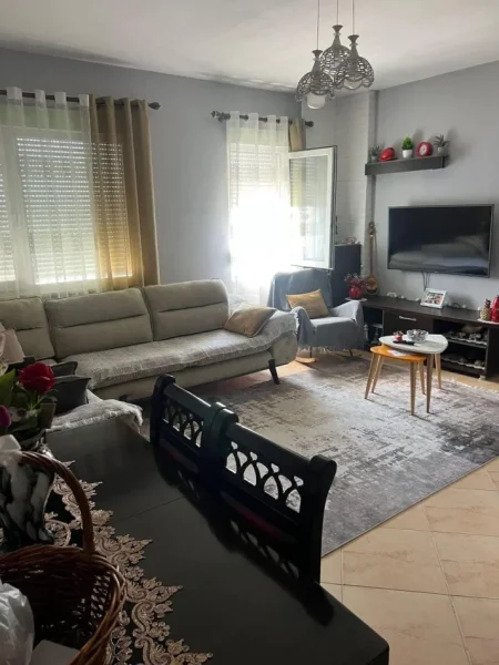 Tirane, jepet me qera apartament 2+1 Kati 7, 85 m² 450 € (Terminali)