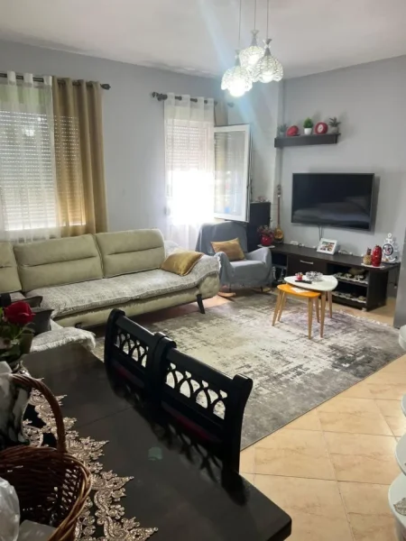 Tirane, jepet me qera apartament 2+1 Kati 7, 85 m² 450 € (Terminali)
