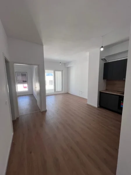 Tirane, jepet me qera apartament 2+1 Kati 7, 85 m² 450 € (Terminali)