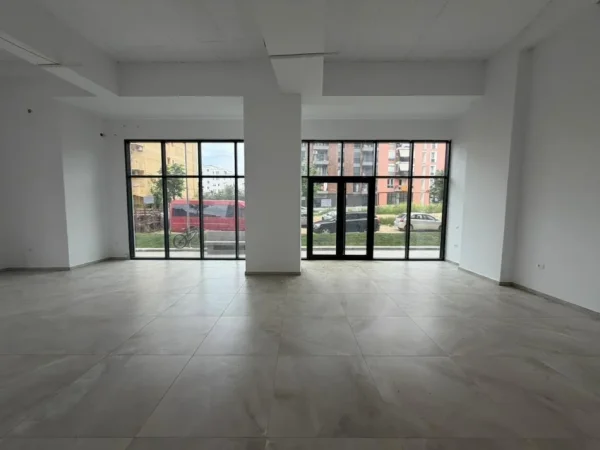 Tirane, jepet me qera ambjent biznesi Kati 1, 112 m² 1.000 € (Astir)