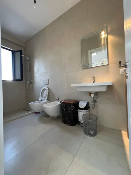 Tirane, shitet apartament 2+1+Ballkon Kati 1, 274 m² 