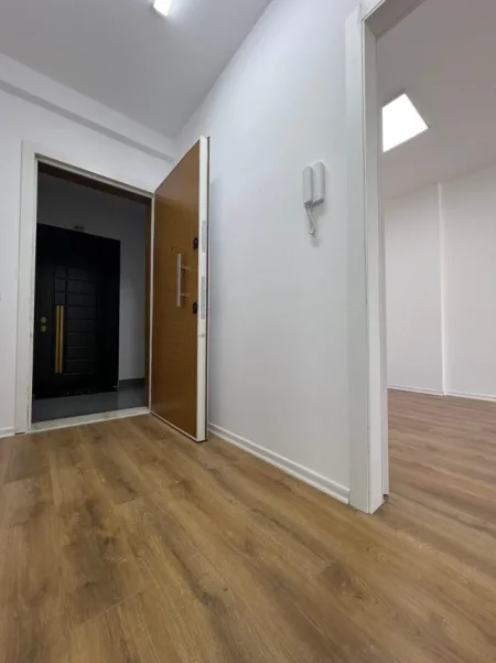 Tirane, shitet apartament 2+1+Ballkon Kati 1, 274 m² 