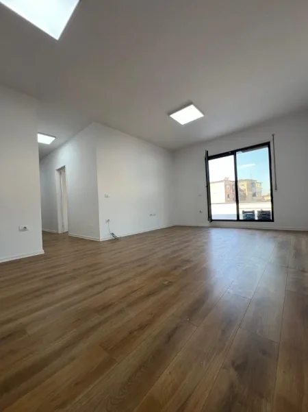 Tirane, shitet apartament 2+1+Ballkon Kati 1, 274 m² 