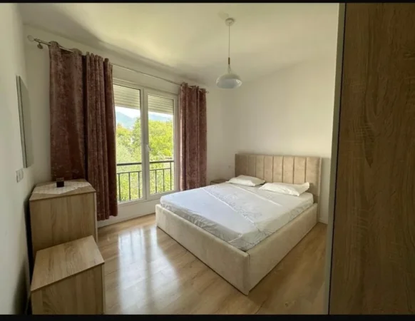 Tirane, jepet me qera apartament 2+1 Kati 1, 90 m² 650 € (Ministria e Mbrojtjes)