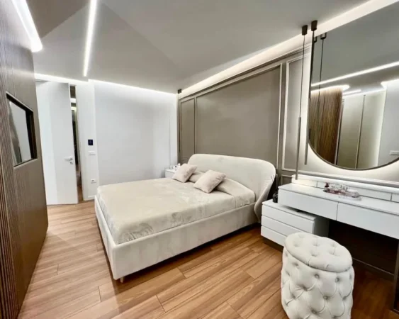 Tirane, shitet apartament 2+1 Kati 2, 131 m² 360.000 € (Rruga e Kavajes prane Square 21)