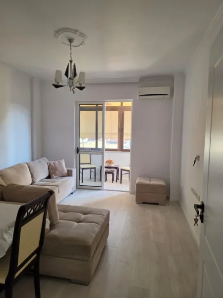 Tirane, jepet me qera apartament 2+1 Kati 5, 90 m² 700 € (Ish Parku i Autobusave)