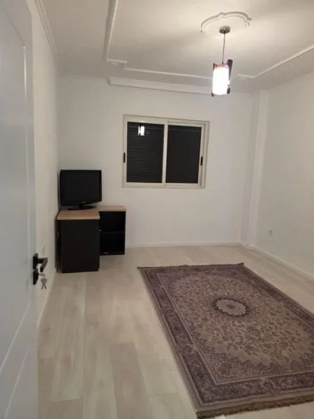 Tirane, jepet me qera apartament 2+1 Kati 5, 90 m² 700 € (Ish Parku i Autobusave)