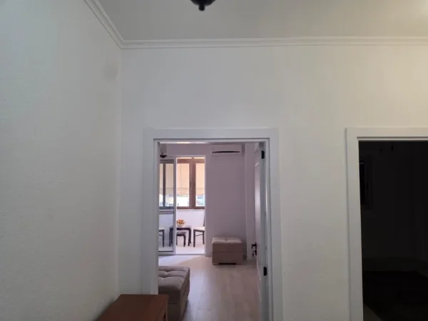 Tirane, jepet me qera apartament 2+1 Kati 5, 90 m² 700 € (Ish Parku i Autobusave)