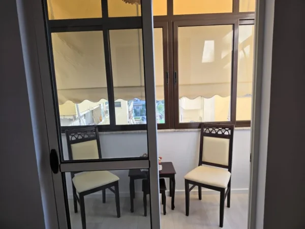 Tirane, jepet me qera apartament 2+1 Kati 5, 90 m² 700 € (Ish Parku i Autobusave)