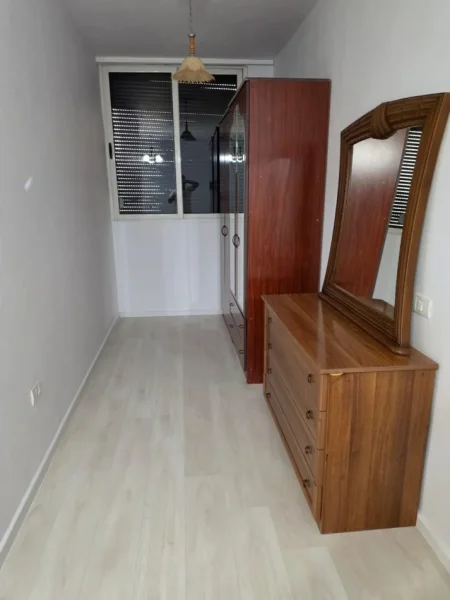 Tirane, jepet me qera apartament 2+1 Kati 5, 90 m² 700 € (Ish Parku i Autobusave)