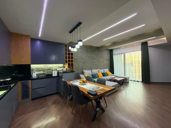 Tirane, shitet apartament Kati 5, 130 m² 390.000 € (Square 21, Rruga e Kavajes)