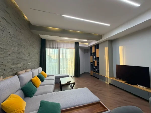 Tirane, shitet apartament Kati 5, 130 m² 390.000 € (Square 21, Rruga e Kavajes)