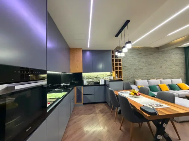 Tirane, shitet apartament Kati 5, 130 m² 390.000 € (Square 21, Rruga e Kavajes)