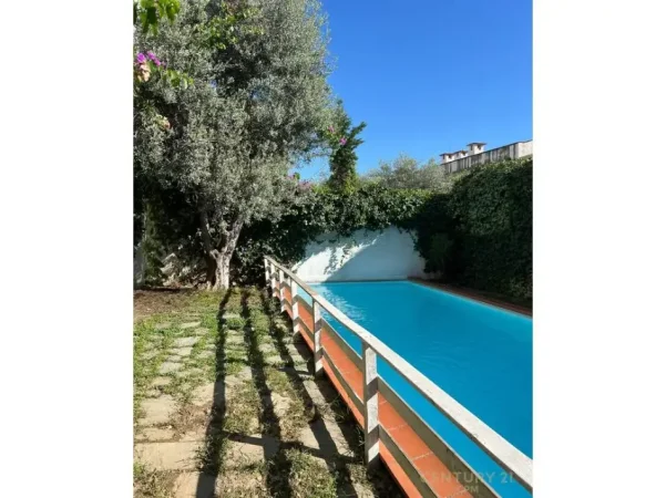 Tirane, shitet Vile 4+1+Aneks+Ballkon Kati 0, 491 m² 1.100.000 € (Kodra e diellit)