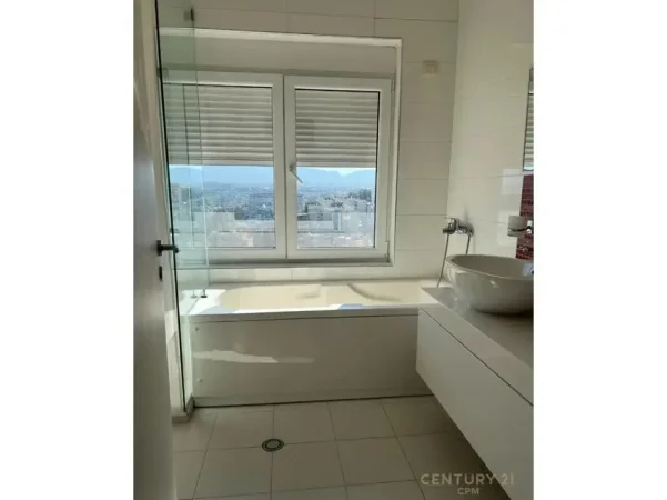 Tirane, shitet Vile 4+1+Aneks+Ballkon Kati 0, 491 m² 1.100.000 € (Kodra e diellit)