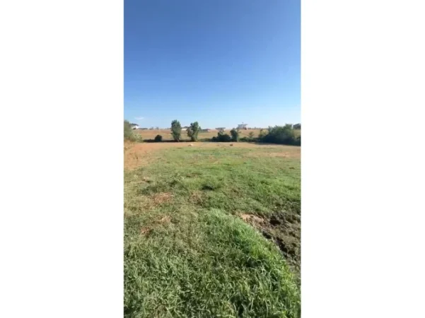 Tirane, shitet toke , 2.900 m² 13,050,000 Lekë (Tapize)