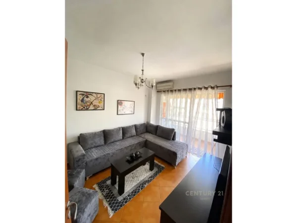 Tirane, jepet me qera apartament 1+1 Kati 8, 59 m² 480 € (Yzberisht SPEED146582)