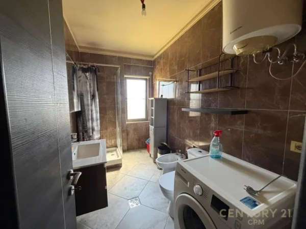 Tirane, jepet me qera apartament 1+1 Kati 3, 68 m² 550 € (Liqeni Thate smart146577)