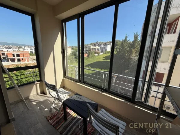 Tirane, jepet me qera apartament 1+1 Kati 3, 68 m² 550 € (Liqeni Thate smart146577)