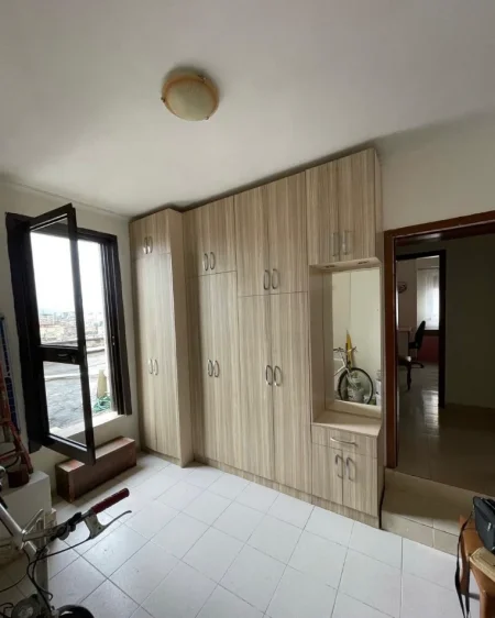 Tirane, shitet apartament 2+1 Kati 9, 80 m² 192.000 € (Petro Nini Luarasi)