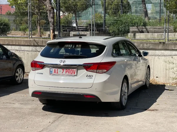 Tirane, shes makine me portobagazh Hyundai I40 Nafte, e bardhë automatik Klima 164.000 km